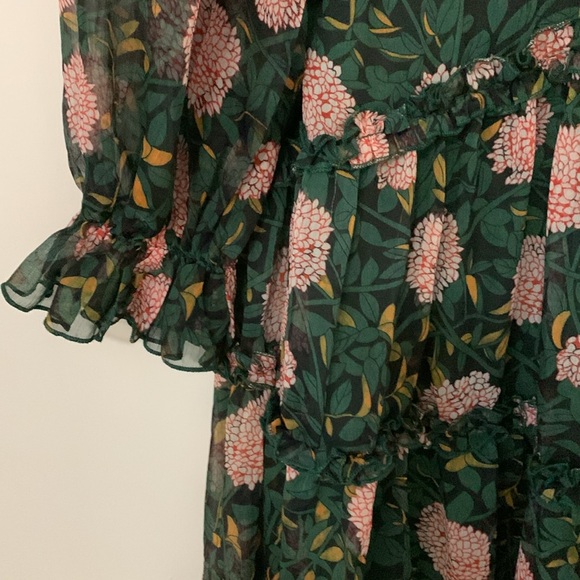 Floral open back dainty dress - Picture 4 of 14